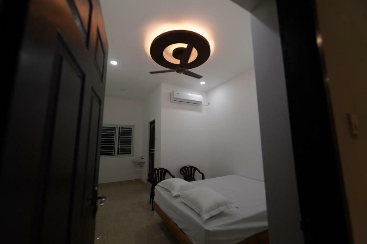 Vg Mahal Hotel Tiruchirappalli Exterior foto